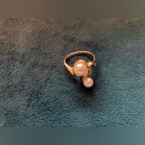 Gold 14k ring with 2 pearls